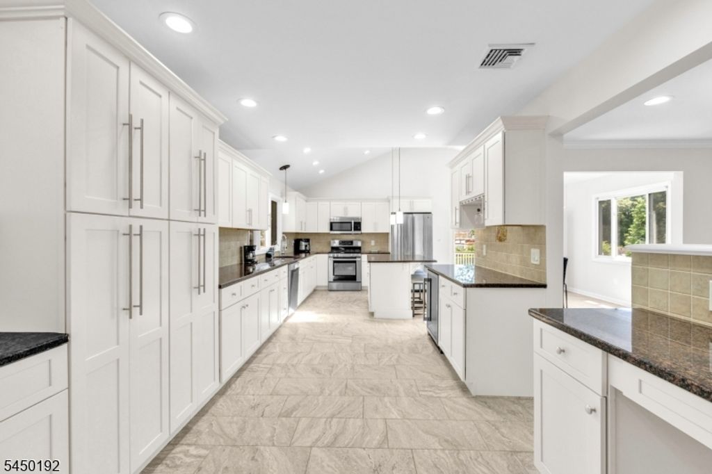 4 Boyd Ave, Fair Lawn Boro, NJ 07410