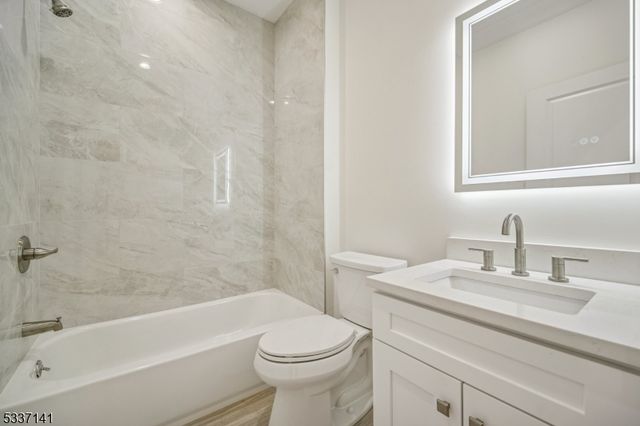 19 Tilden Ct, Livingston Twp., NJ 07039