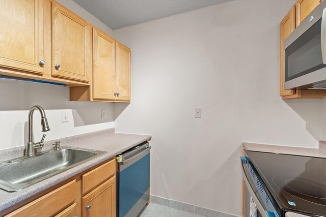 200 Market St 3504, Lowell, MA 01852