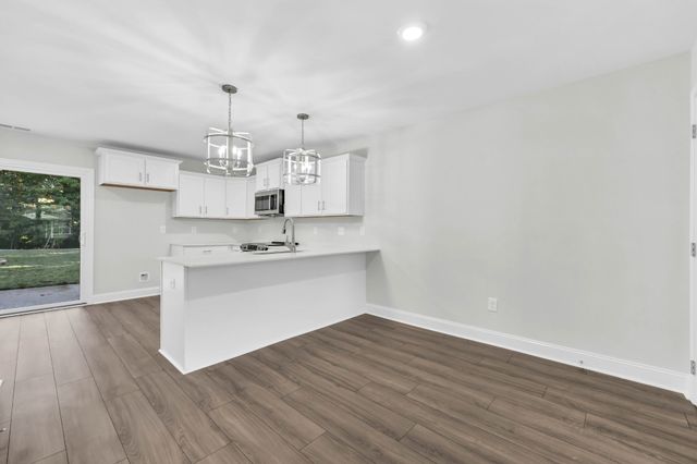 147 Quarry Point Dr, Clarksville, TN 37043