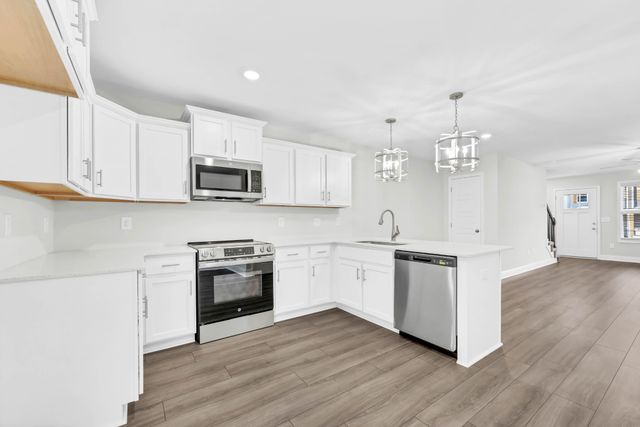 147 Quarry Point Dr, Clarksville, TN 37043