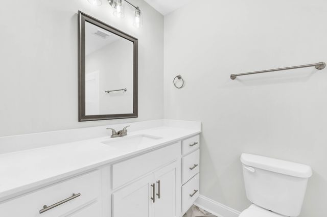 147 Quarry Point Dr, Clarksville, TN 37043