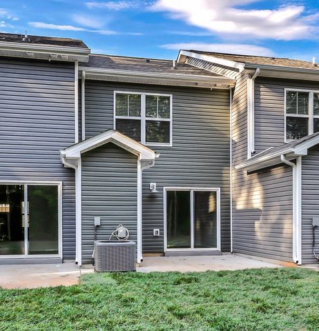 147 Quarry Point Dr, Clarksville, TN 37043