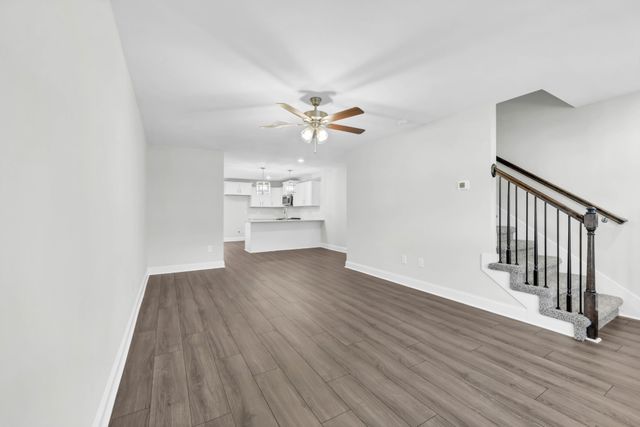 147 Quarry Point Dr, Clarksville, TN 37043