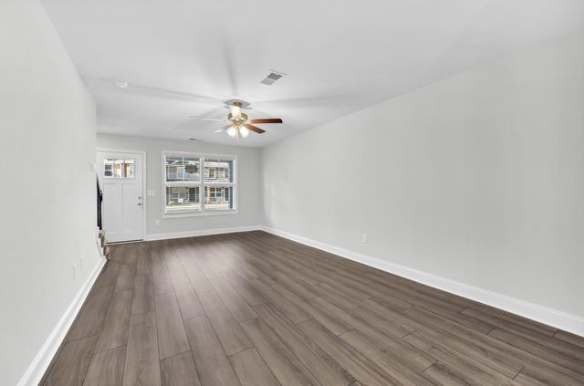 147 Quarry Point Dr, Clarksville, TN 37043