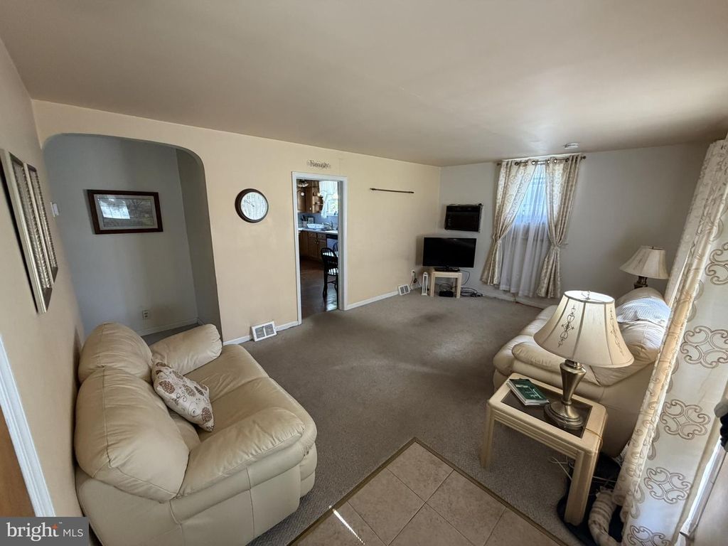 2527 SPRINGVIEW RD, NORRISTOWN, PA 19401 — photo 2
