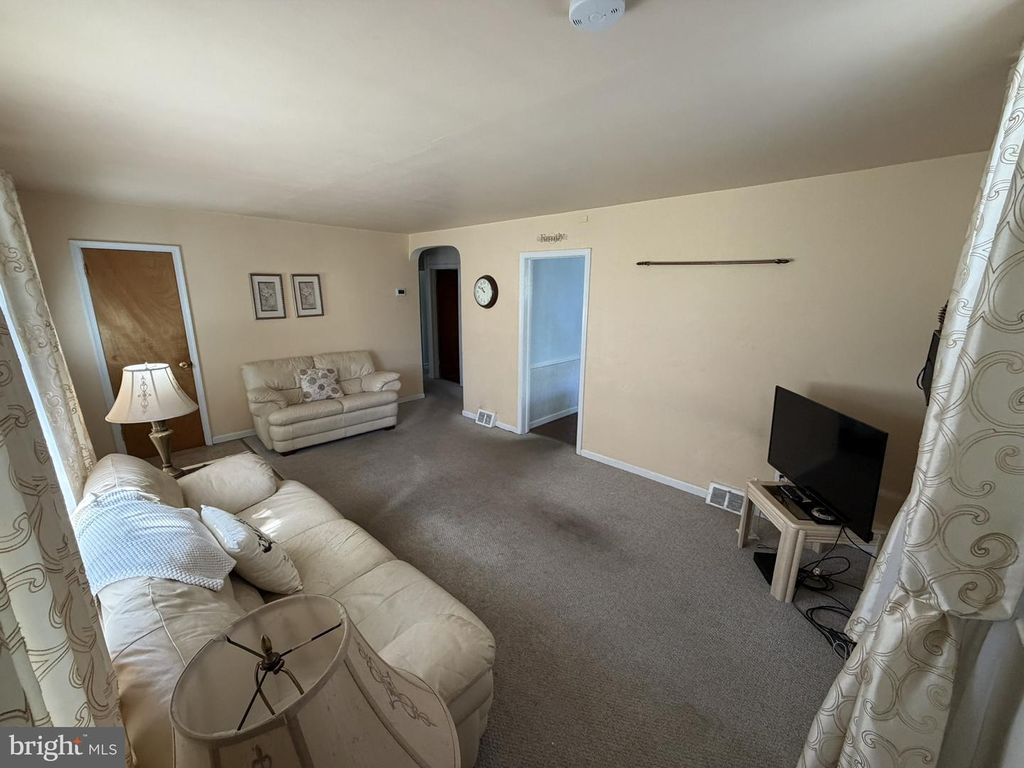 2527 SPRINGVIEW RD, NORRISTOWN, PA 19401 — photo 4