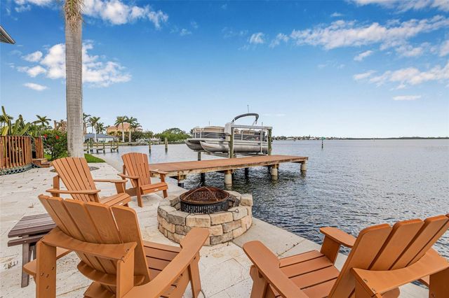 1819 BAYOU GRANDE BOULEVARD NE, St Petersburg, FL 33703