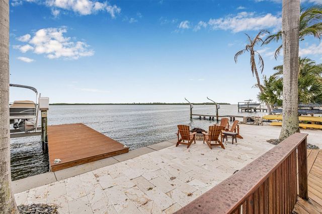 1819 BAYOU GRANDE BOULEVARD NE, St Petersburg, FL 33703