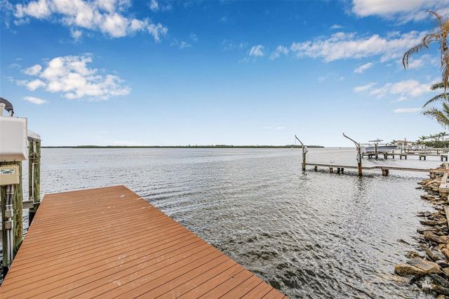 1819 BAYOU GRANDE BOULEVARD NE, St Petersburg, FL 33703