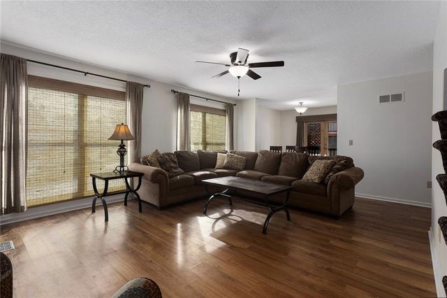 9614 NE CHERRY Court, Kansas City, MO 64155