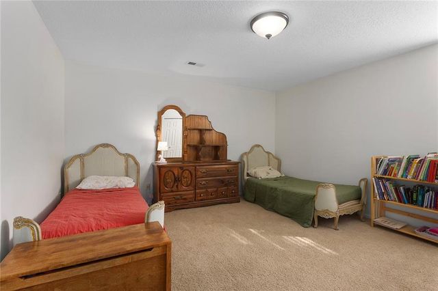 9614 NE CHERRY Court, Kansas City, MO 64155