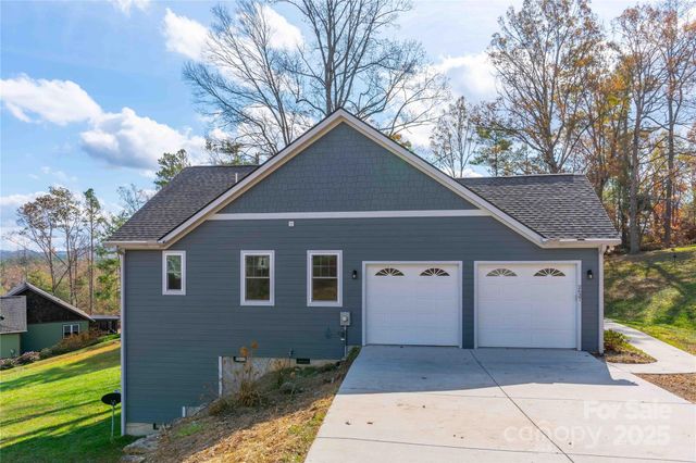 2637 Bowden Lane, Hendersonville, NC 28792