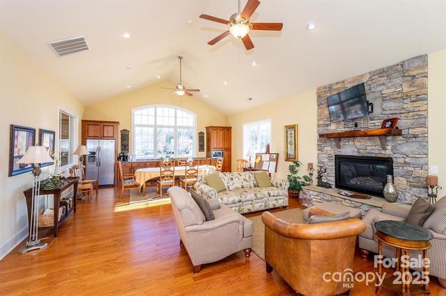 2637 Bowden Lane, Hendersonville, NC 28792