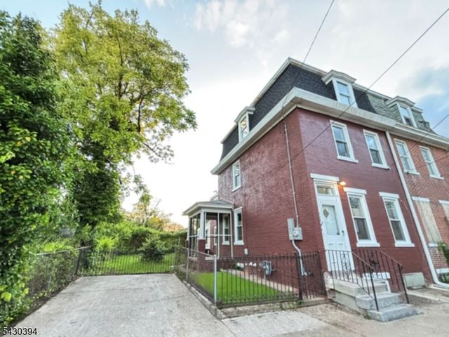 438 Lawrence St, Burlington City, NJ 08016
