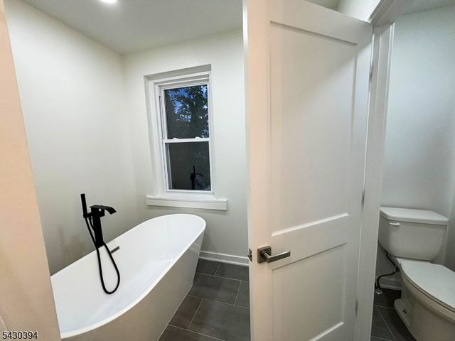 438 Lawrence St, Burlington City, NJ 08016