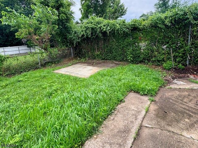 438 Lawrence St, Burlington City, NJ 08016