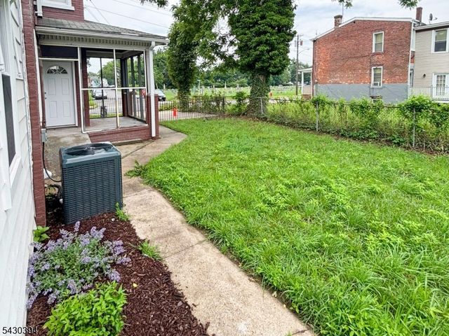 438 Lawrence St, Burlington City, NJ 08016