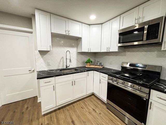 438 Lawrence St, Burlington City, NJ 08016