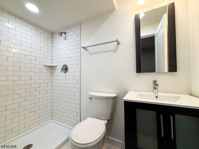 438 Lawrence St, Burlington City, NJ 08016