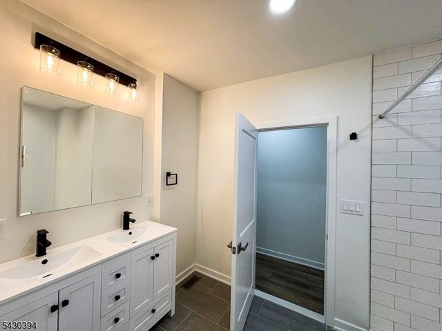 438 Lawrence St, Burlington City, NJ 08016