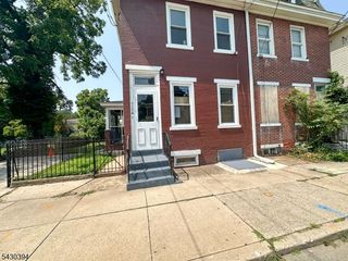 438 Lawrence St, Burlington City, NJ 08016