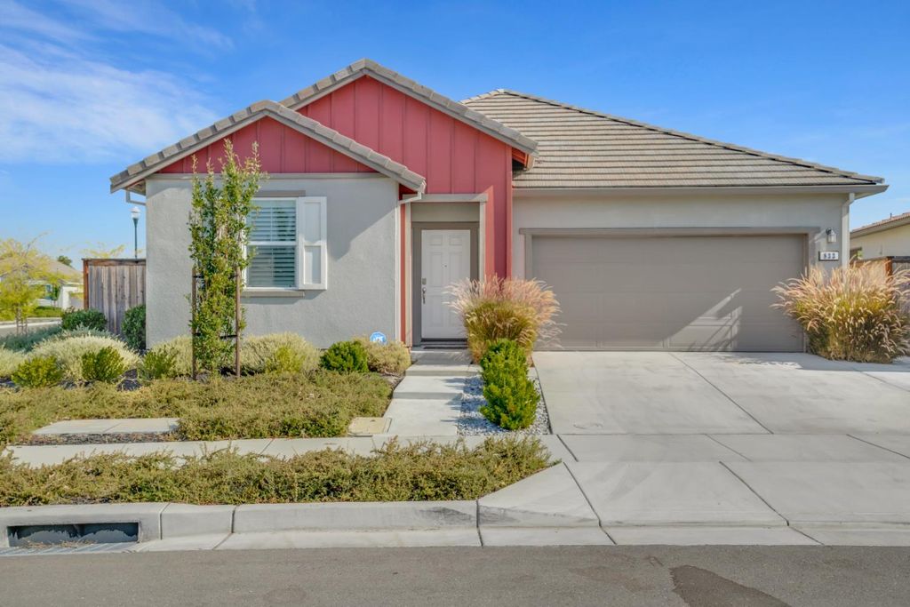 833 Tern Dr, Lathrop, CA 95330
