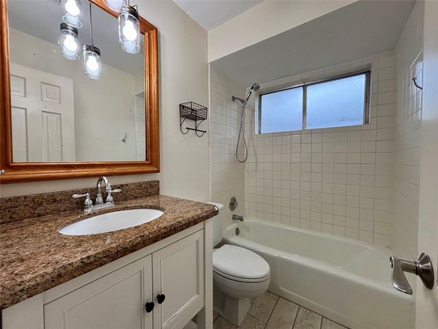 116 Bougainvillea Street, Lake Jackson, TX 77566