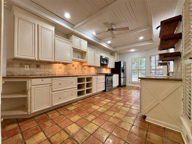 116 Bougainvillea Street, Lake Jackson, TX 77566