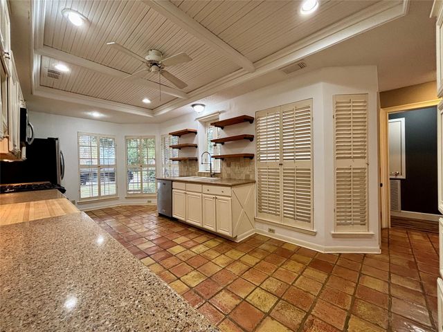 116 Bougainvillea Street, Lake Jackson, TX 77566