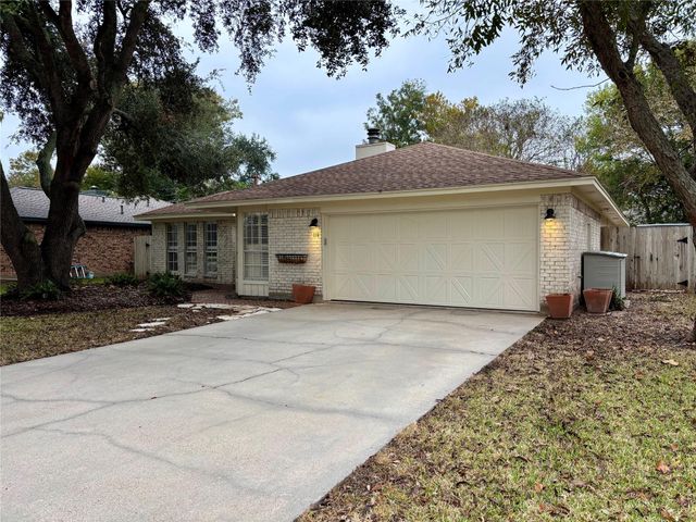 116 Bougainvillea Street, Lake Jackson, TX 77566