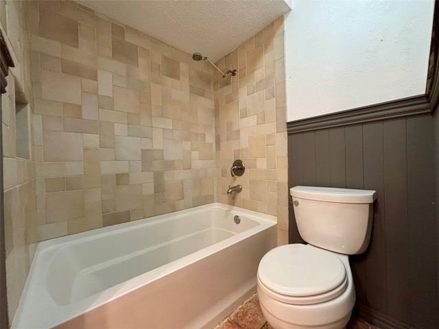 116 Bougainvillea Street, Lake Jackson, TX 77566