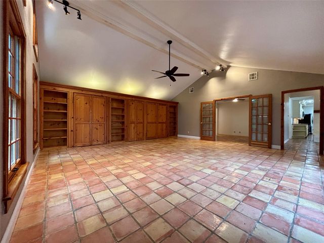 116 Bougainvillea Street, Lake Jackson, TX 77566