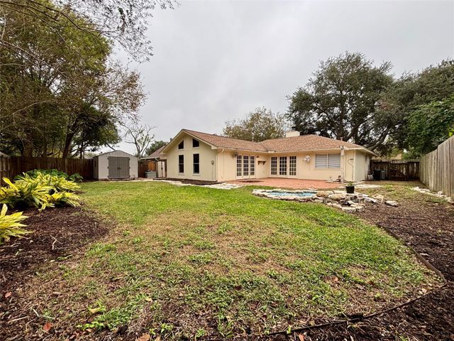 116 Bougainvillea Street, Lake Jackson, TX 77566