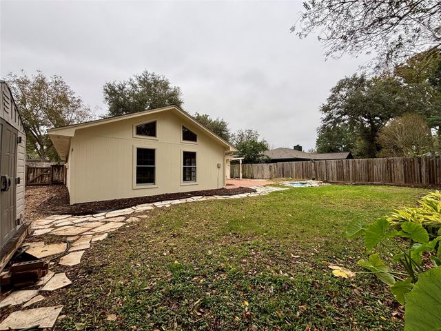 116 Bougainvillea Street, Lake Jackson, TX 77566