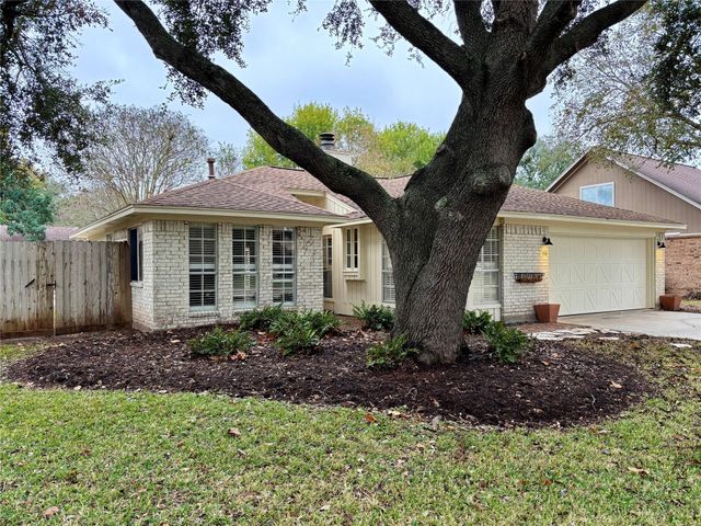 116 Bougainvillea Street, Lake Jackson, TX 77566