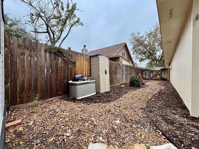 116 Bougainvillea Street, Lake Jackson, TX 77566