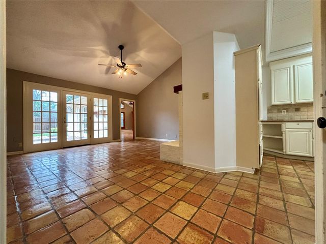 116 Bougainvillea Street, Lake Jackson, TX 77566