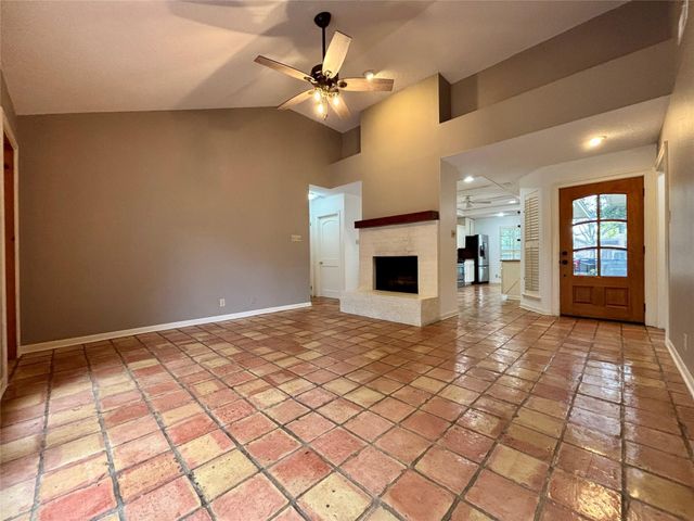 116 Bougainvillea Street, Lake Jackson, TX 77566