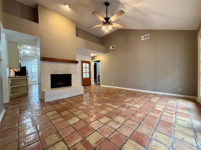116 Bougainvillea Street, Lake Jackson, TX 77566