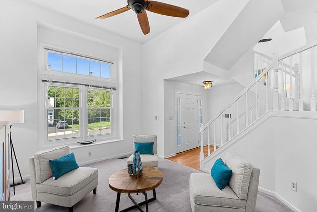 6537 PALISADES DR, Centreville, VA 20121