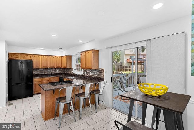 6537 PALISADES DR, Centreville, VA 20121