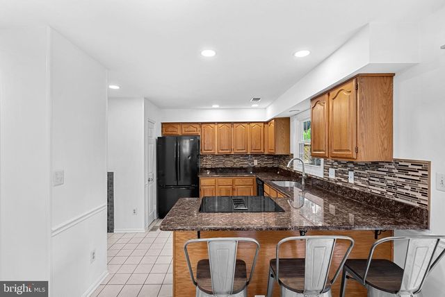 6537 PALISADES DR, Centreville, VA 20121