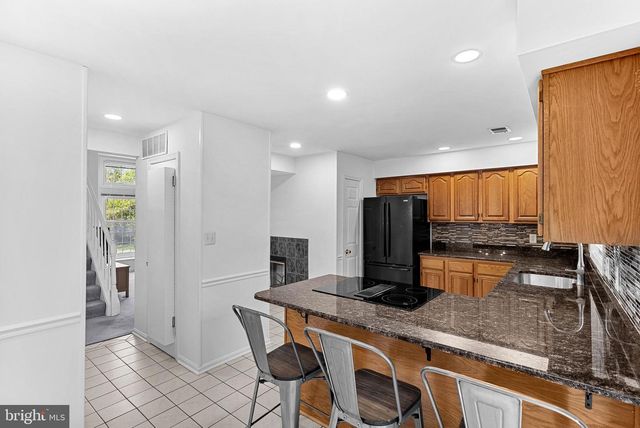 6537 PALISADES DR, Centreville, VA 20121