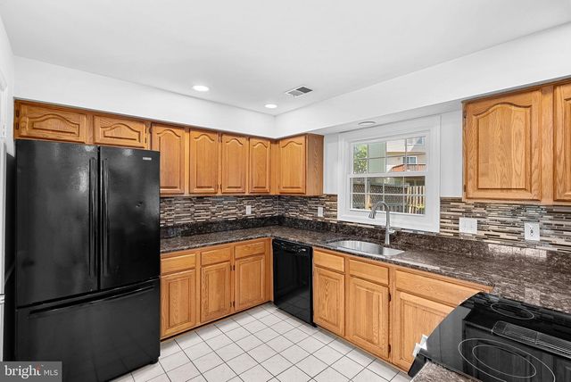 6537 PALISADES DR, Centreville, VA 20121
