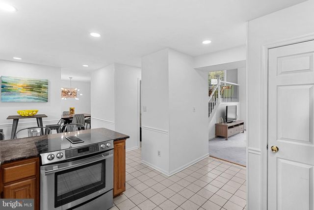 6537 PALISADES DR, Centreville, VA 20121