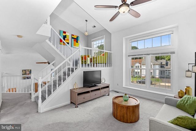 6537 PALISADES DR, Centreville, VA 20121