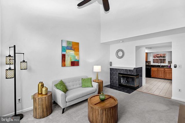 6537 PALISADES DR, Centreville, VA 20121