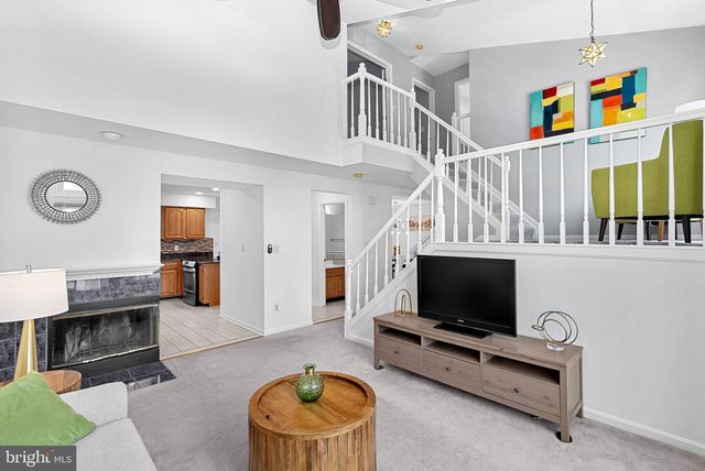 6537 PALISADES DR, Centreville, VA 20121