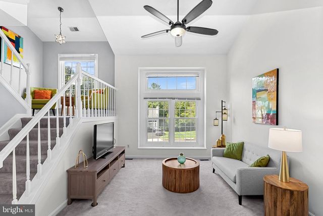 6537 PALISADES DR, Centreville, VA 20121